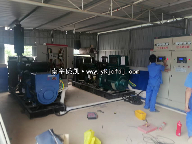 2022年8月15日，300KW濰柴發(fā)電機(jī)組并機(jī)300KW玉柴發(fā)電機(jī)組