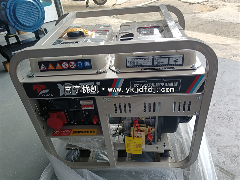2022年8月18日，小型發(fā)電機(jī)8KW等功率柴油發(fā)電機(jī)組發(fā)貨南寧某工地