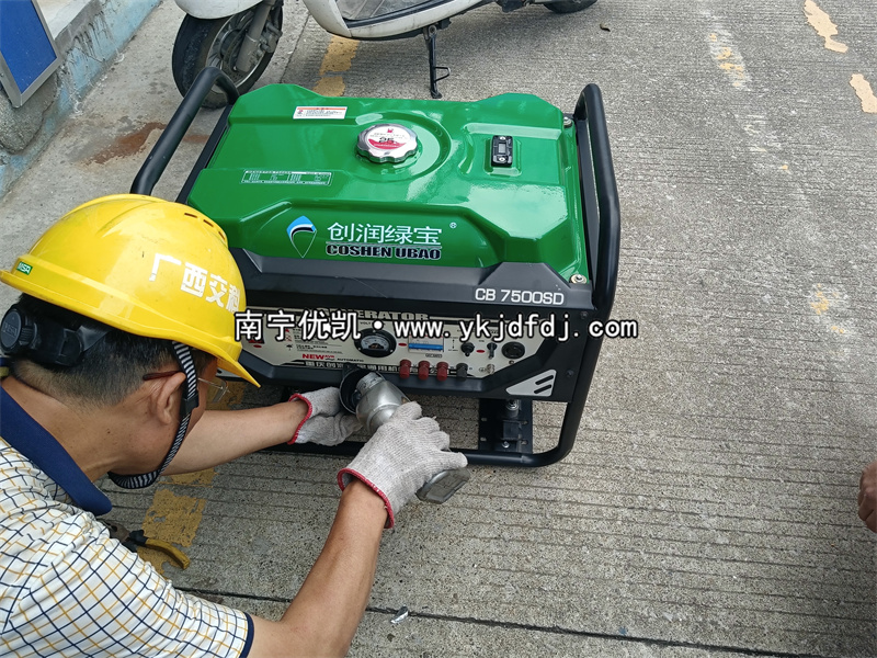 2024年5月5日，客戶(hù)到店自提一臺(tái)7kw等功率汽油發(fā)電機(jī)