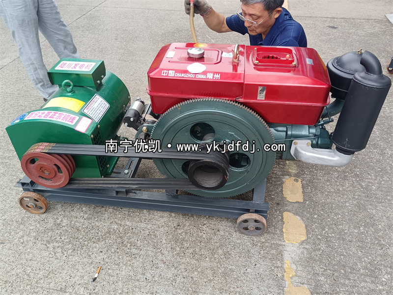 2024年5月16日，客戶(hù)到店自提一臺(tái)15KW單缸柴油發(fā)電機(jī)
