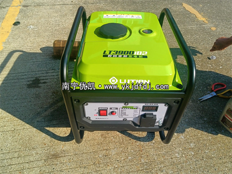 2024年10月11日，客戶到店自提3KW汽油變頻發(fā)電機(jī)