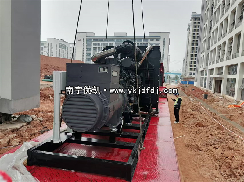 2024年11月6日，南寧項(xiàng)目1120KW上柴發(fā)電機(jī)組到貨安裝調(diào)試